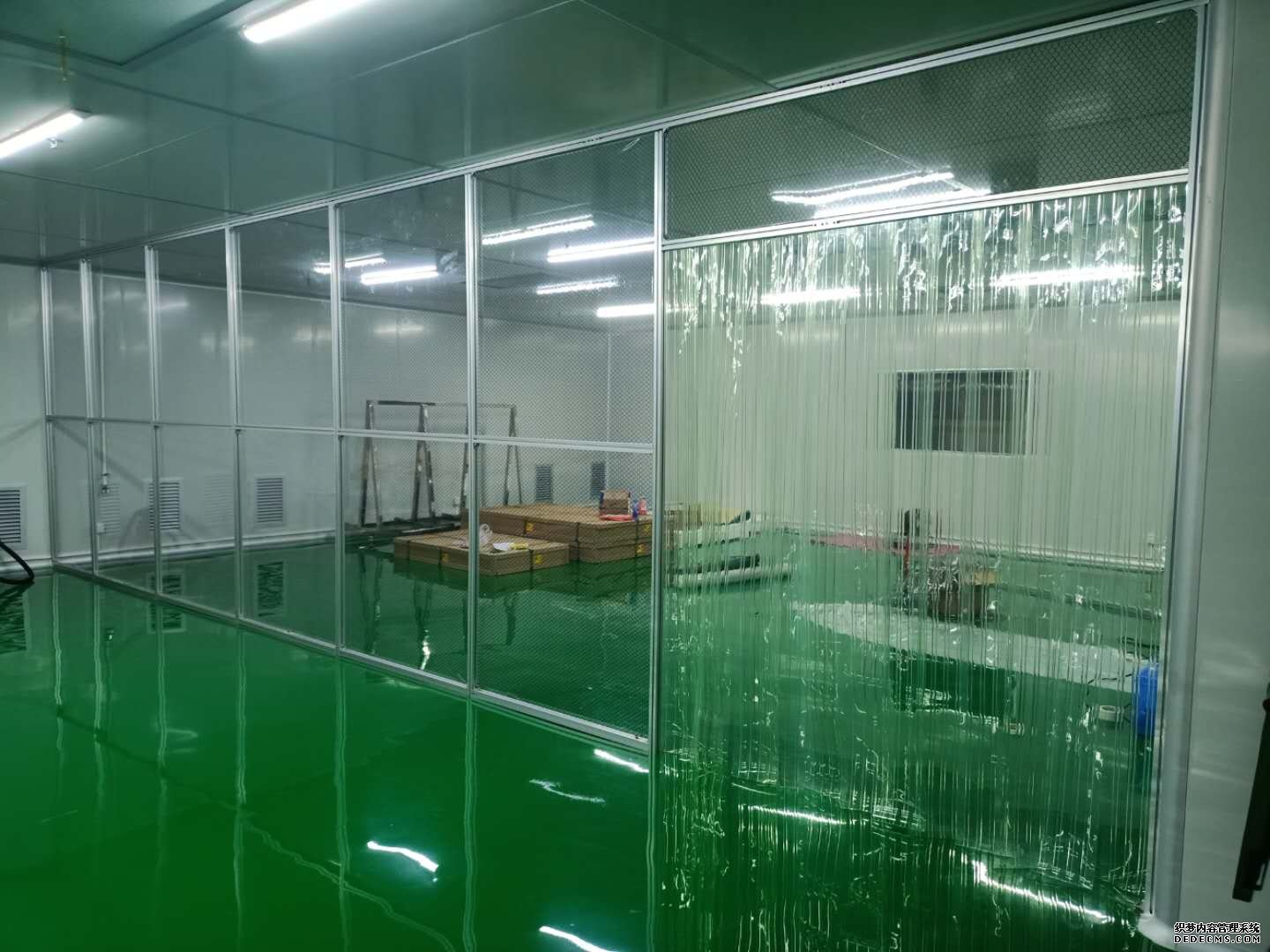 網(wǎng)格垂簾潔凈棚標(biāo)準(zhǔn)與材質(zhì)